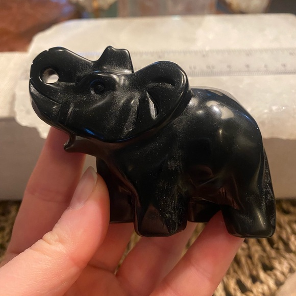 Black Obsidian Elephant Figurine - Picture 4 of 4